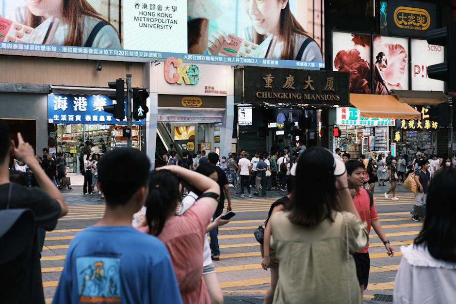 香港街頭電話袋文化：從實用到象徵的分析